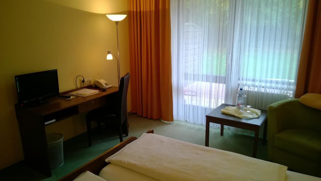 Landhotel Vierjahreszeiten Bad Königshofen im Grabfeld Kamer foto