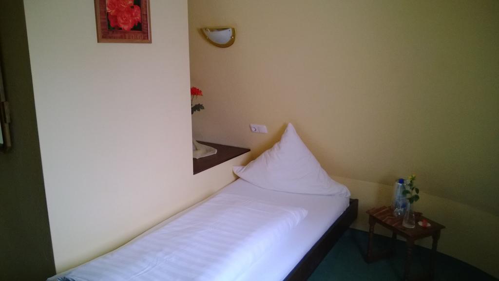 Landhotel Vierjahreszeiten Bad Königshofen im Grabfeld Kamer foto