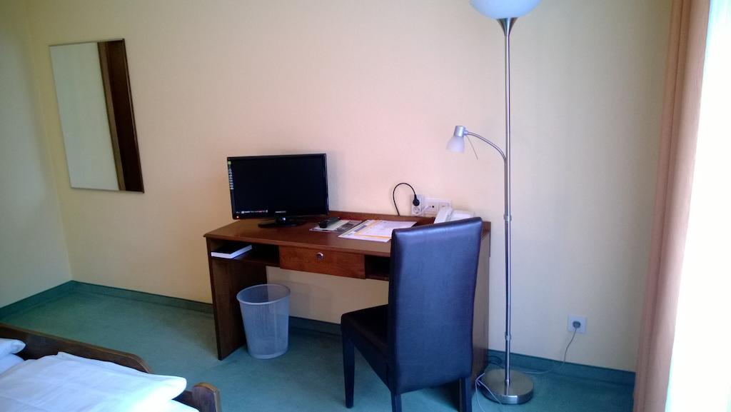 Landhotel Vierjahreszeiten Bad Königshofen im Grabfeld Kamer foto