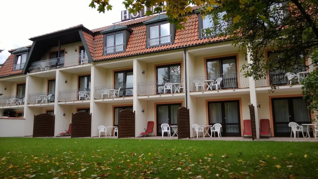 Landhotel Vierjahreszeiten Bad Königshofen im Grabfeld Buitenkant foto