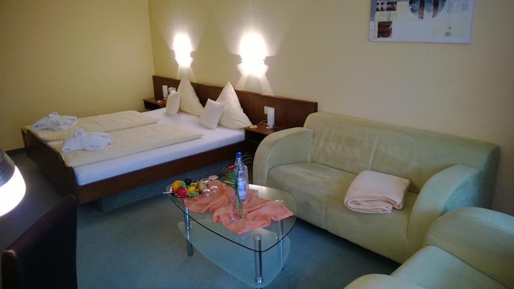 Landhotel Vierjahreszeiten Bad Königshofen im Grabfeld Kamer foto