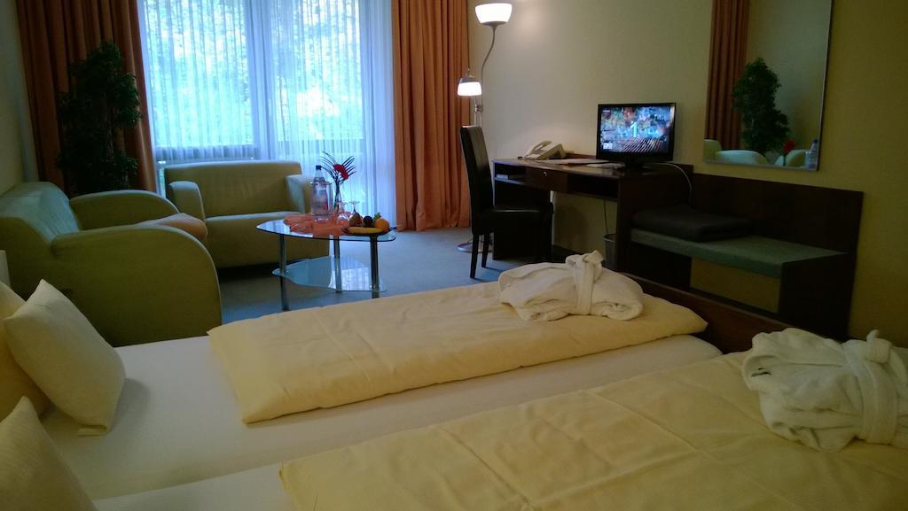 Landhotel Vierjahreszeiten Bad Königshofen im Grabfeld Kamer foto